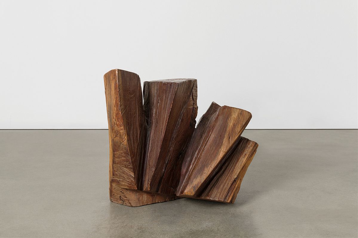 김윤신(b. 1935) <합이합일 분이분일 1992-1>, 1992, Algarrobo wood, 42 x 47 x 31 cm, Courtesy of the artist and Kukje Gallery, 사진: 안천호, 이미지 제공: 국제갤러리