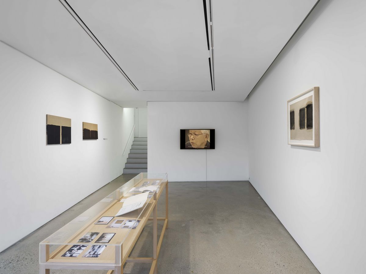 <윤형근/파리/윤형근> 전시 전경 Installation view of Yun Hyong-keun: Yun/Paris/Yun (제공: PKM Gallery)