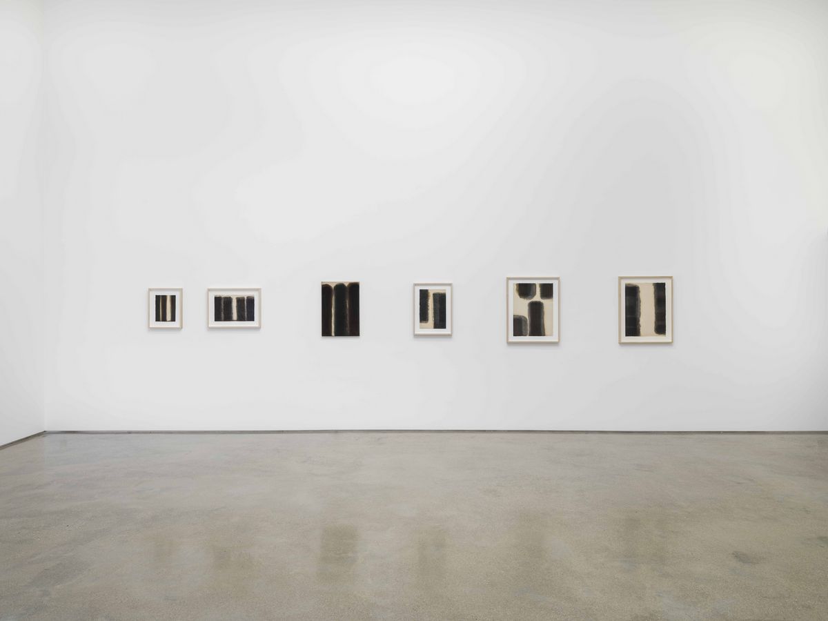 <윤형근/파리/윤형근> 전시 전경 Installation view of Yun Hyong-keun: Yun/Paris/Yun (제공: PKM Gallery)