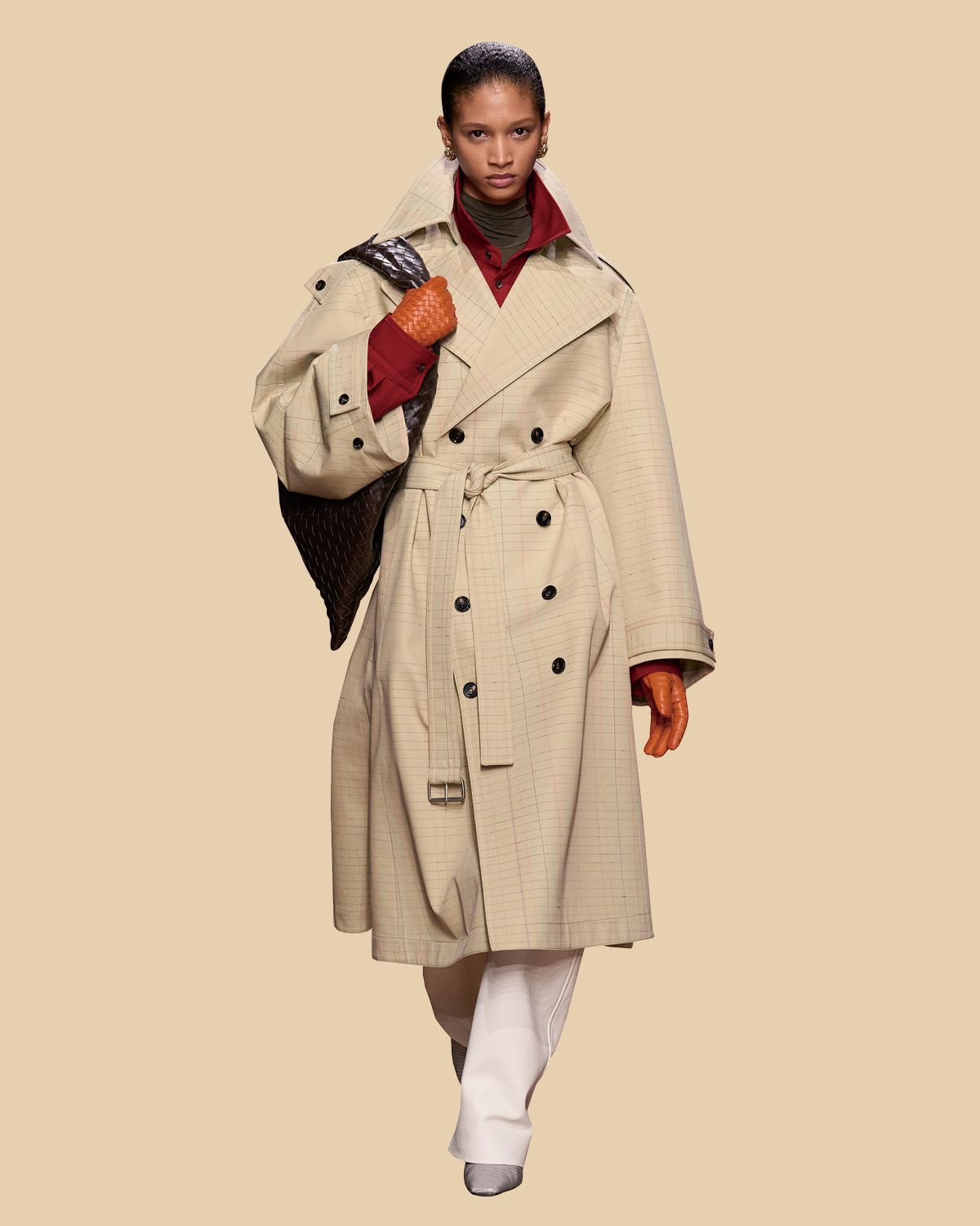 홉 백을 멘 모델. 