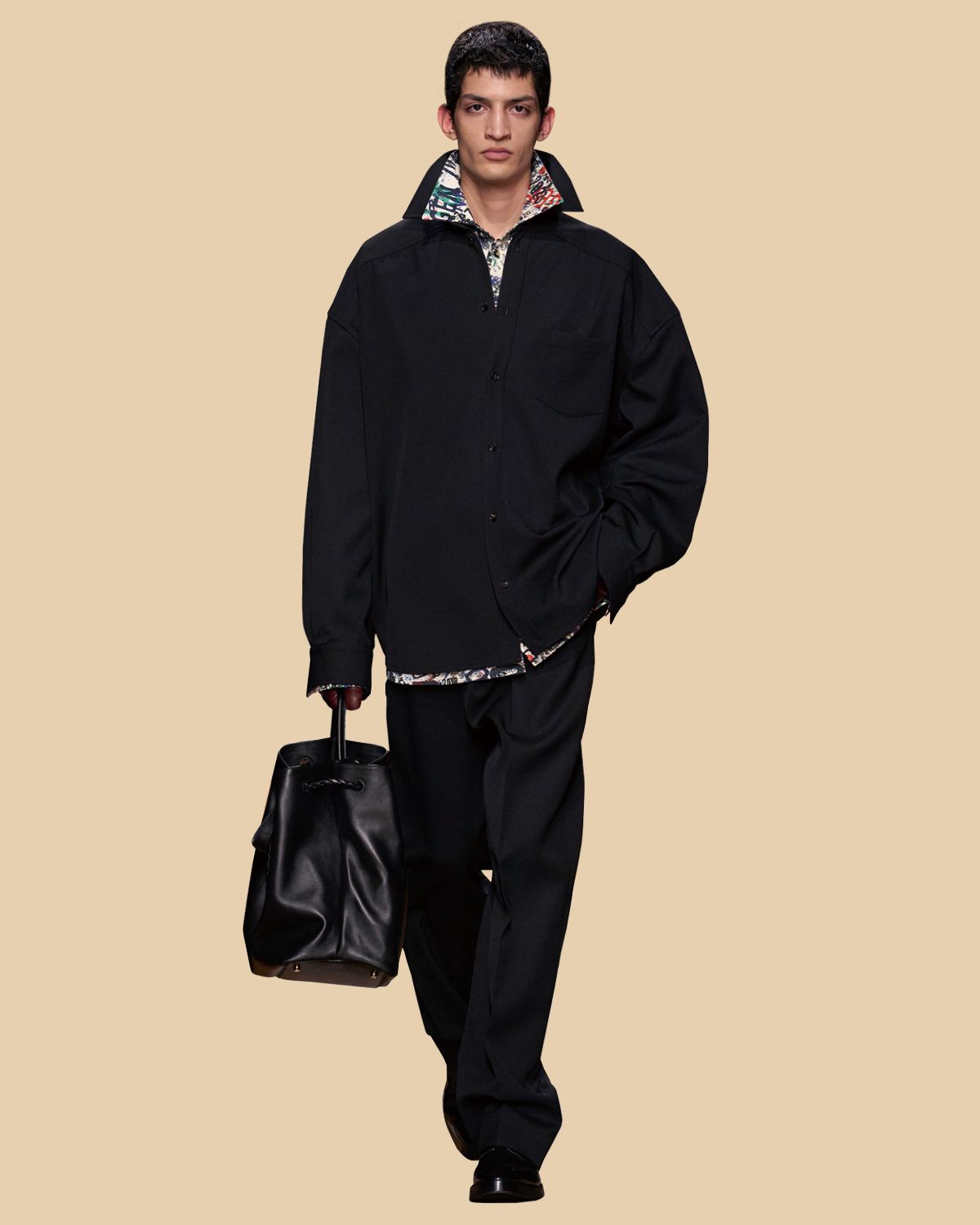 2024 겨울 컬렉션으로 출시된 실키 카프 안디아모 백. 