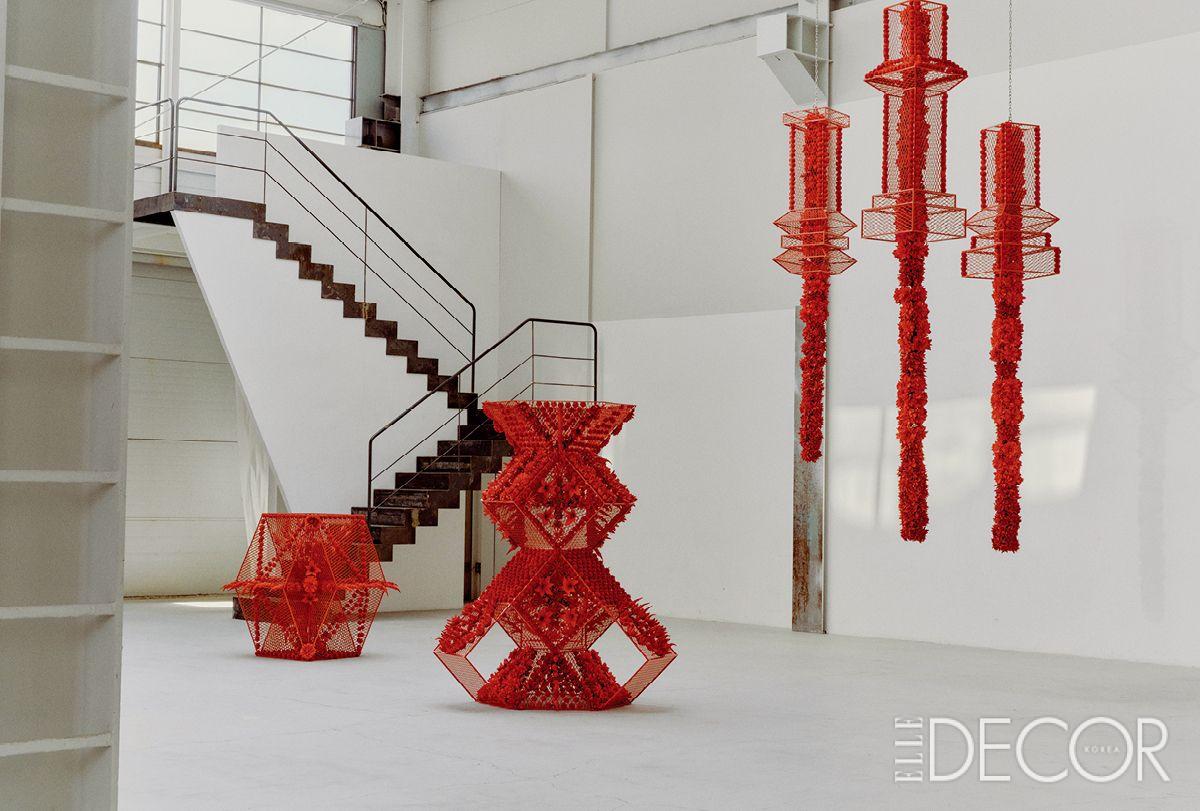 한국의 전통 궁궐 건축과 전통 회화 문양인 ‘단청’에서 모티프를 얻은 작품. 