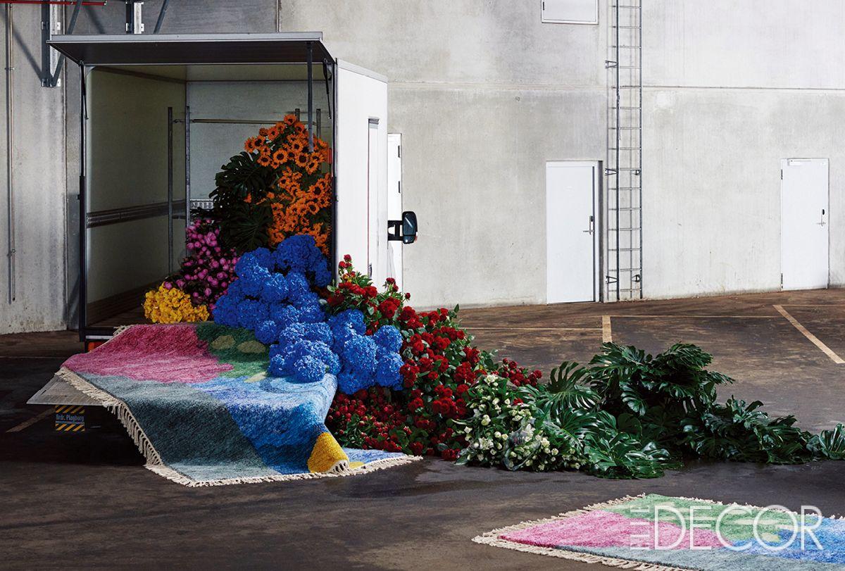 스웨덴 브랜드 노르딕 노츠(Nordic Knots)와 협업한 러그 ‘노이즈(Noise)’. 카펫은 타블로가 제작한 꽃 설치미술 작품을 디지털 사진으로 촬영한 후 수작업으로 매듭을 지어 완성했다. 