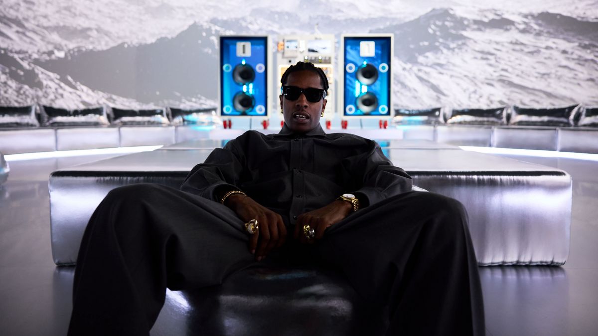 상하이에서 열린 2024 몽클레르의 시티 오브 지니어스 프로젝트에 참여한 에이셉 라키.