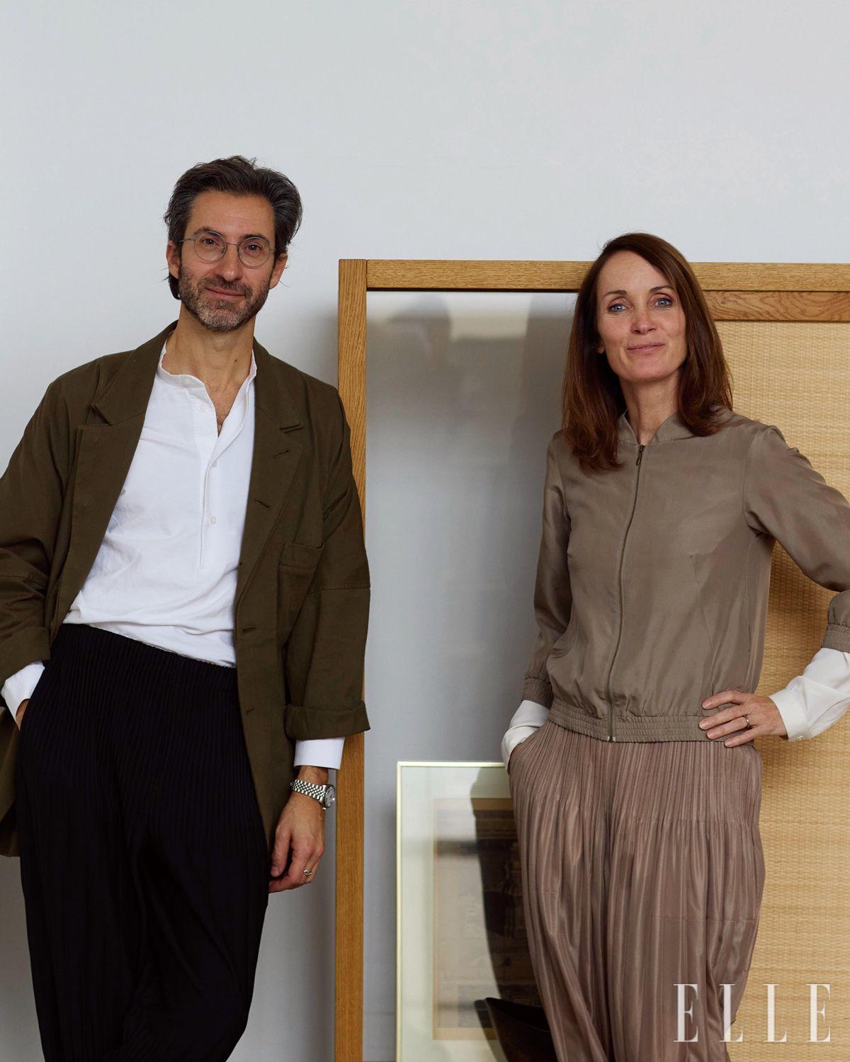 코펜하겐의 스튜디오에서 포즈를 취한 엔리코 프라테시(Enrico Fratesi)와 스티네 감 (Stine Gam).