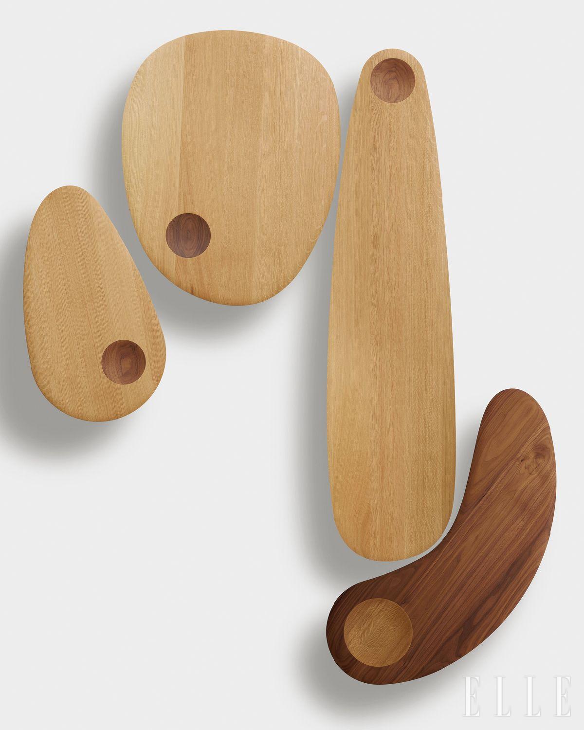 코요리(Koyori)를 위해 디자인한 커피 테이블 키고(Kigo). 각기 다른 두 가지의 원목 컬러를 접합해 색다른 패턴을 만들어냈다. 재료를 다루는 감프라테시의 감도를 느낄 수 있는 제품. 