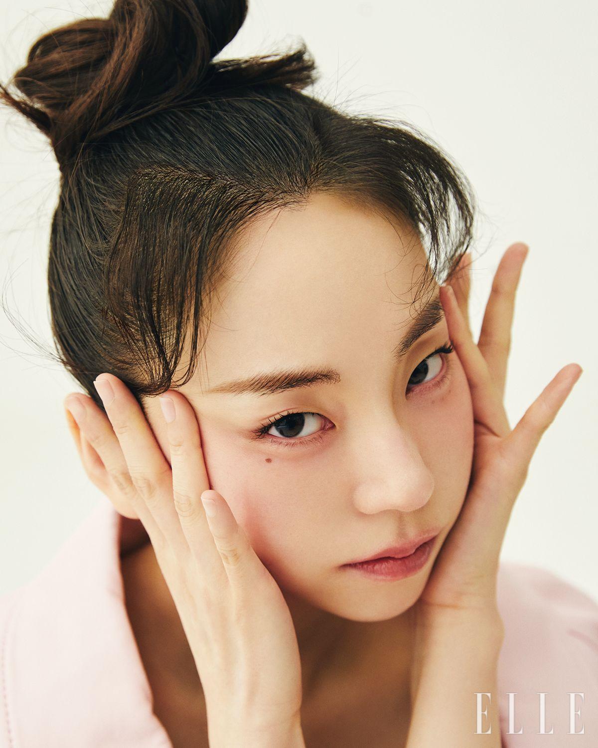 핑크 레더 코트는 Coach.