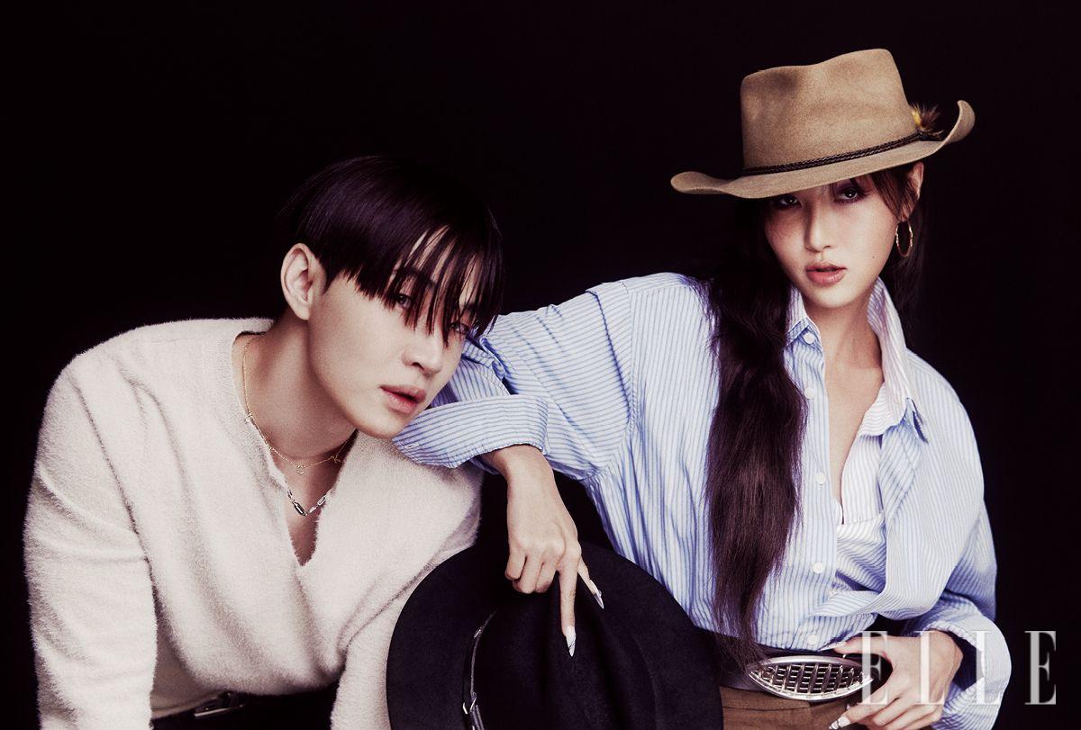 헨리가 착용한 니트는 Young n Sang. 네크리스는 Onchic. 화사가 착용한 셔츠와 벨트, 팬츠는 모두 Tod’s. 이어링은 Portrait Report. 카우보이 햇은 스타일리스트 소장품.