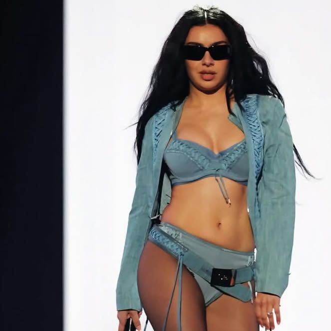 @charli_xcx 