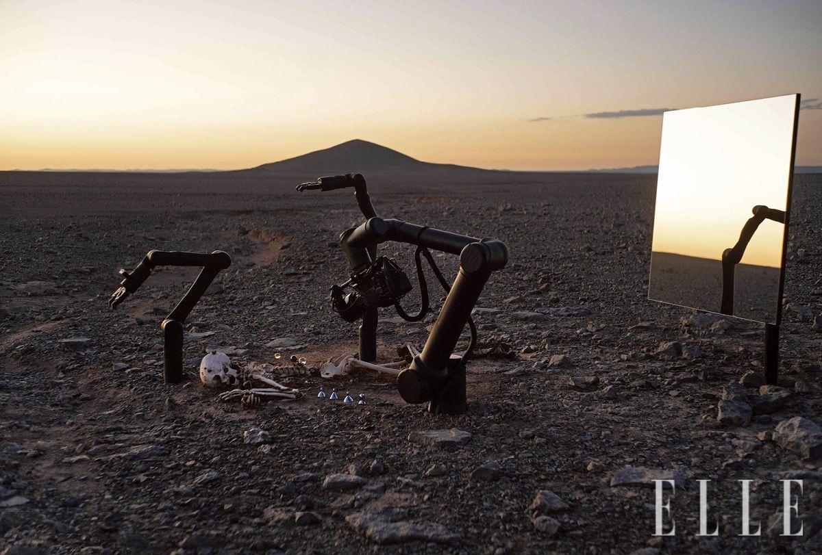 이미지가 지속적으로 수정되며 발전하는 ‘카마타 Camata’(2024~진행 중). 실시간 시뮬레이션, 사운드, 센서, 스틸 이미지.