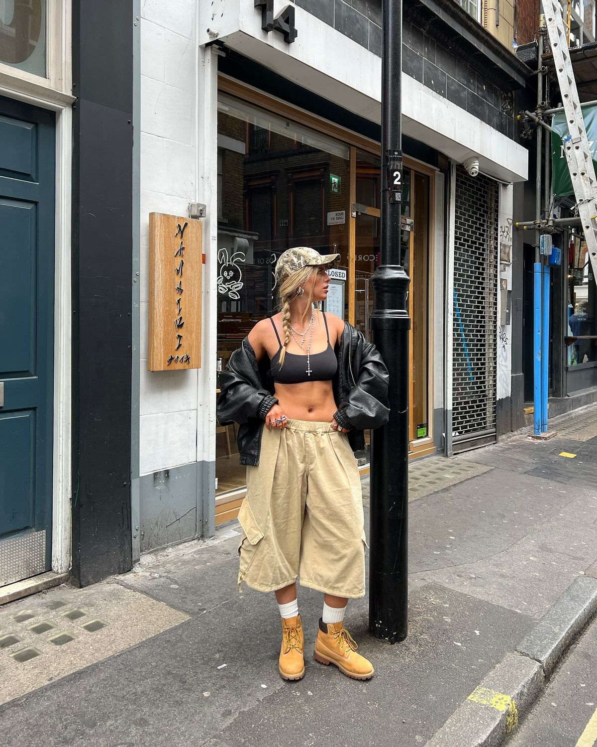 @francescaleslie