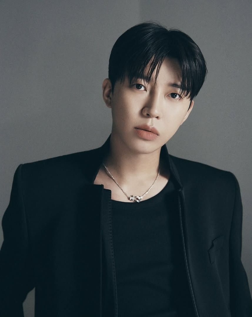 임영웅이 공개한 두 번째 앨범 'IM HERO 2'의 콘셉트 이미지. 