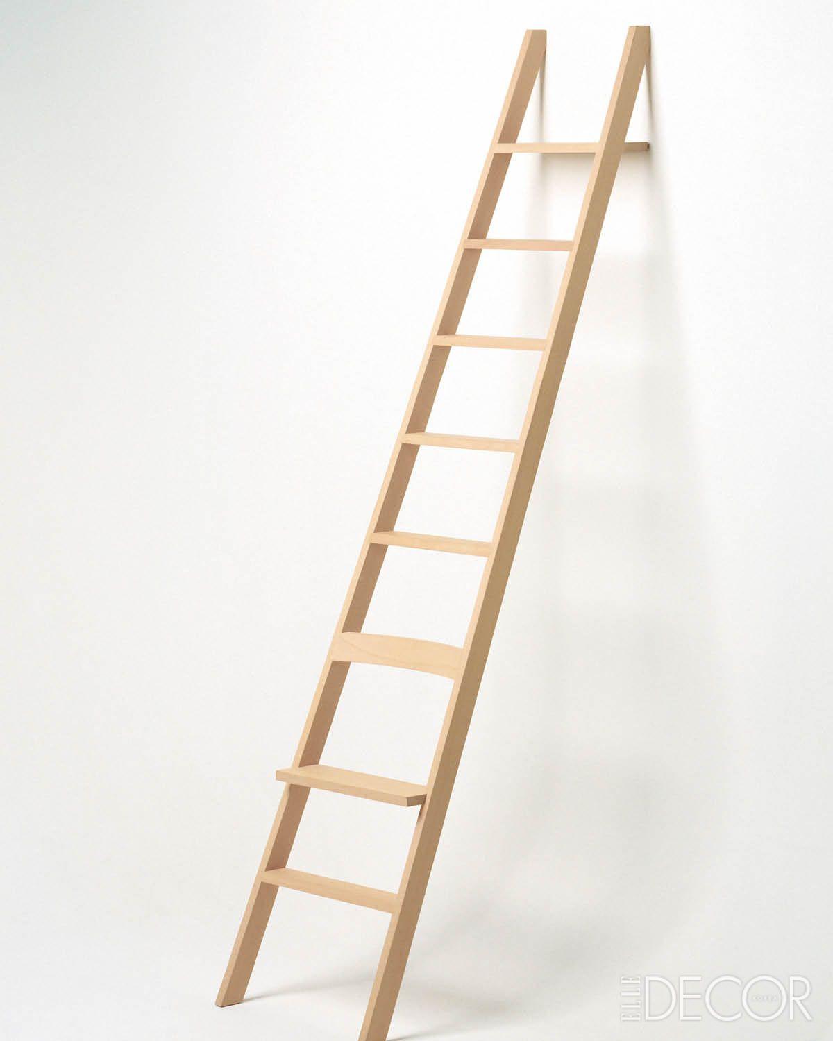 은은한 결의 목재에 가죽 힌지를 더해 부드럽게 접히고 펼쳐지는 세파랏은 정갈한 형태로 공간을 자연스럽게 구획한다. 