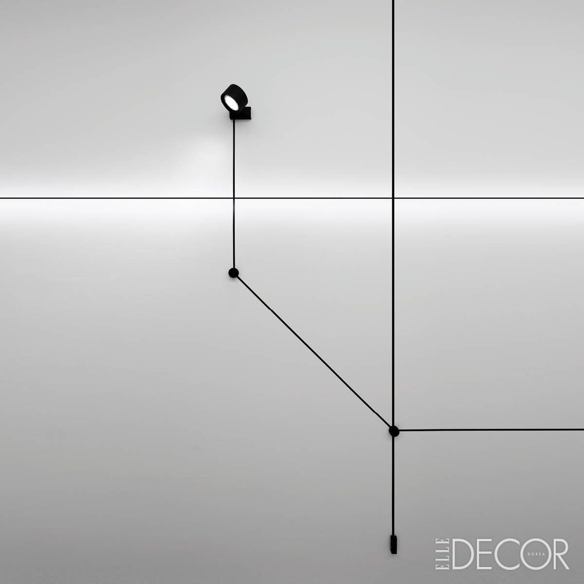  조명과 전선이 전자 회로를 연상케 하는 모듈형 조명 시스템 ‘엔드리스(Endless)’.