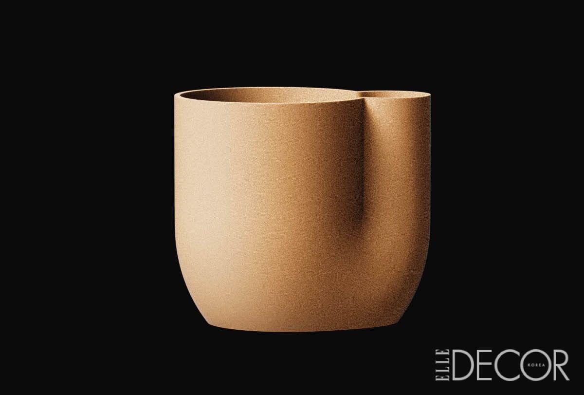 목재 입자가 혼합된 필라멘트를 사용한 김규창 디자이너의 ‘클라우드(Cloud)’ 꽃병. 