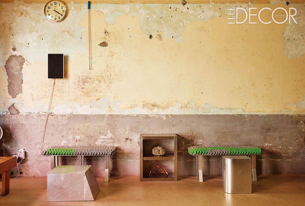 제주시 구도심의 오래된 건물이 지닌 ‘러프함’을 재료로 레너베이션한 복합 공간 ‘포트 제주’ 1층에는 베를린 카페 브랜드 ‘더 반’이 들어섰다. 