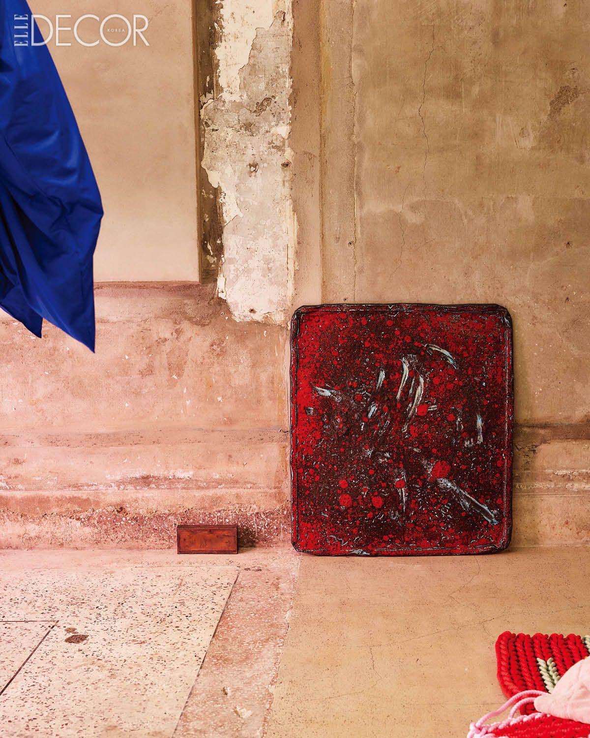 포트 곳곳에서 발견할 수 있는 이광호의 작품.