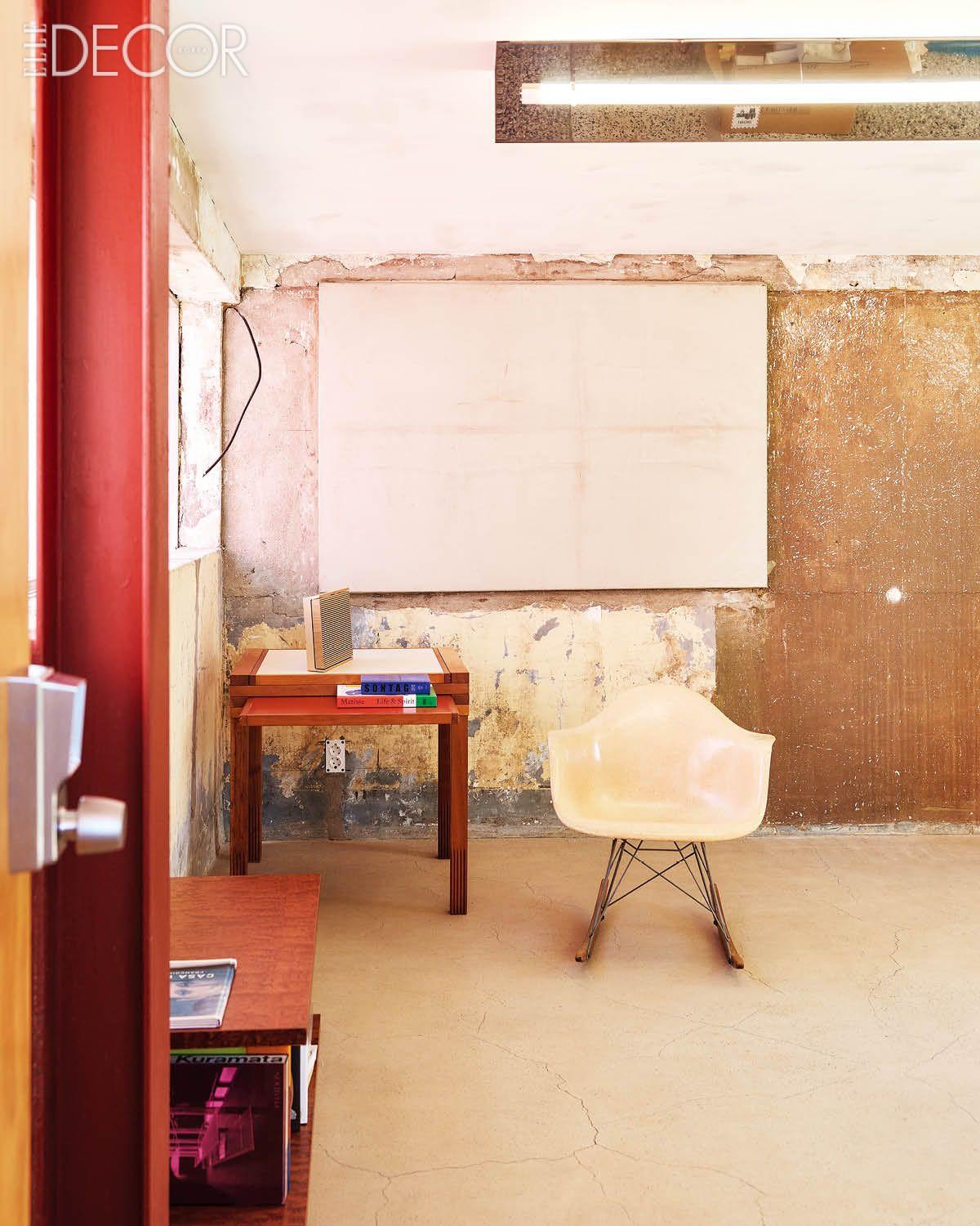 포트에 마련한 이광호의 세 번째 스튜디오. 성수와 하남의 작업실에 비하면 매우 작은 규모다. 이광호는 이곳에서 가능한 한 가볍고 가변적이며 스케일이 작은 새 작업을 구상할 예정이다.