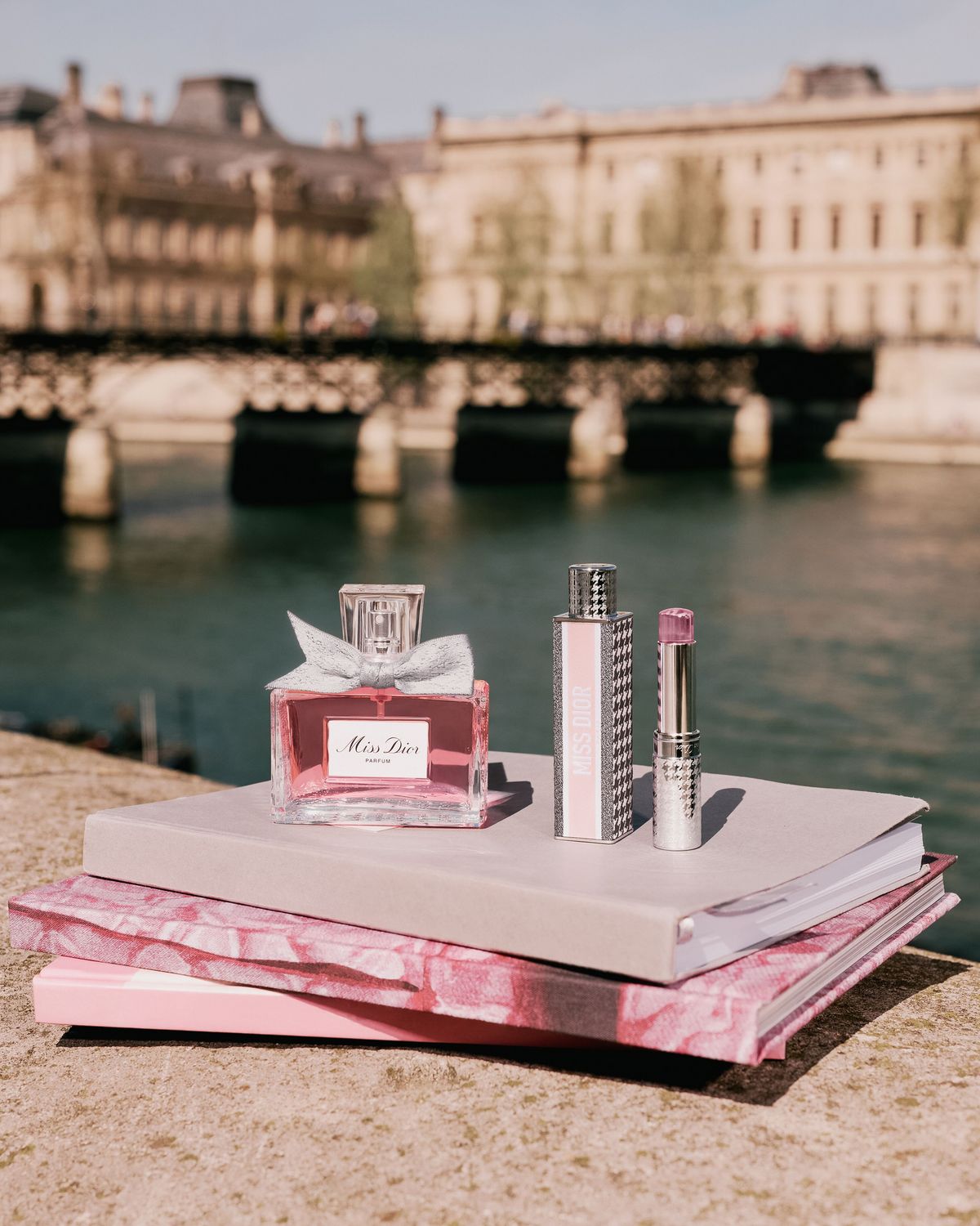 (왼쪽부터)미스 디올 퍼퓸, 30ml 13만3천원대, 미스 디올 퍼퓸 미니 미스 솔리드 퍼퓸, 11만7천원대, 모두 Dior Beauty.