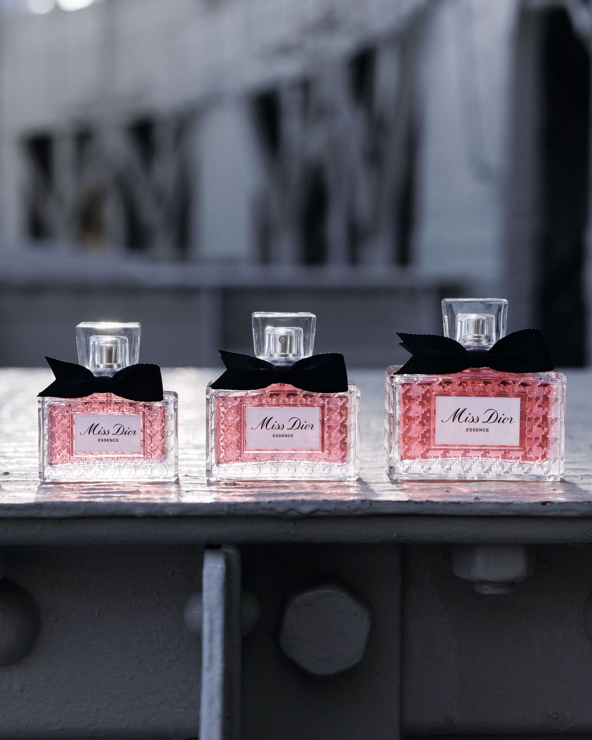 미스 디올 에쌍스, 35ml 14만8천원대, 50ml 23만1천원대, 80ml 31만5천원대, 모두 Dior Beauty.