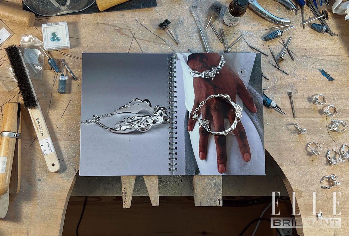 디자이너 잔향의 주얼리 벤치.