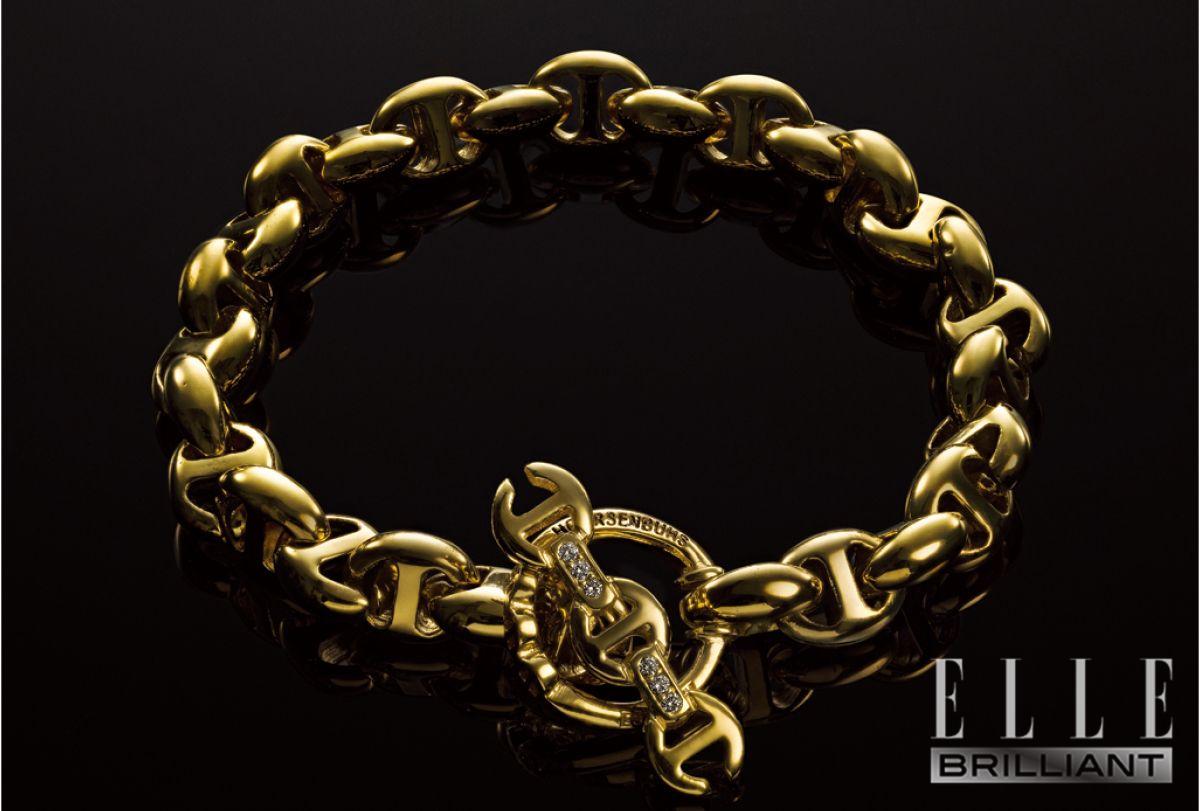 트라이링크 루프와 토글 클로저가 특징인 브레이슬릿.