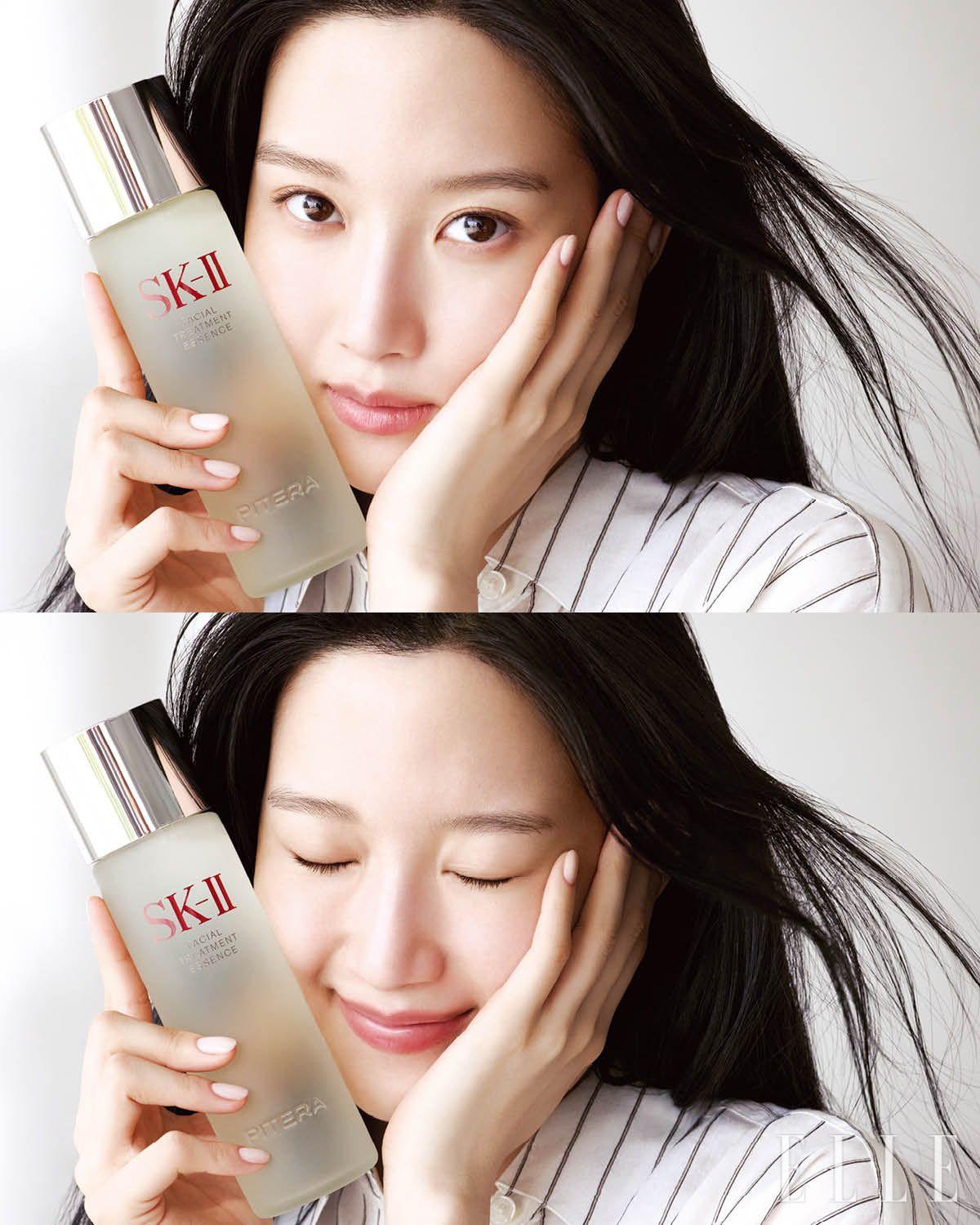 화이트 스트라이프 셔츠는 Toteme.