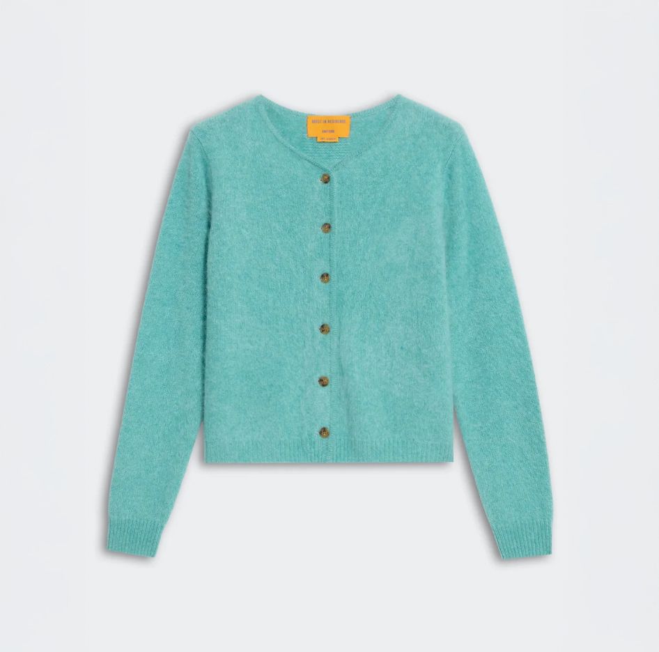 GUEST IN RESIDENCE 화사한 민트 그린 색상의 니트 카디건.