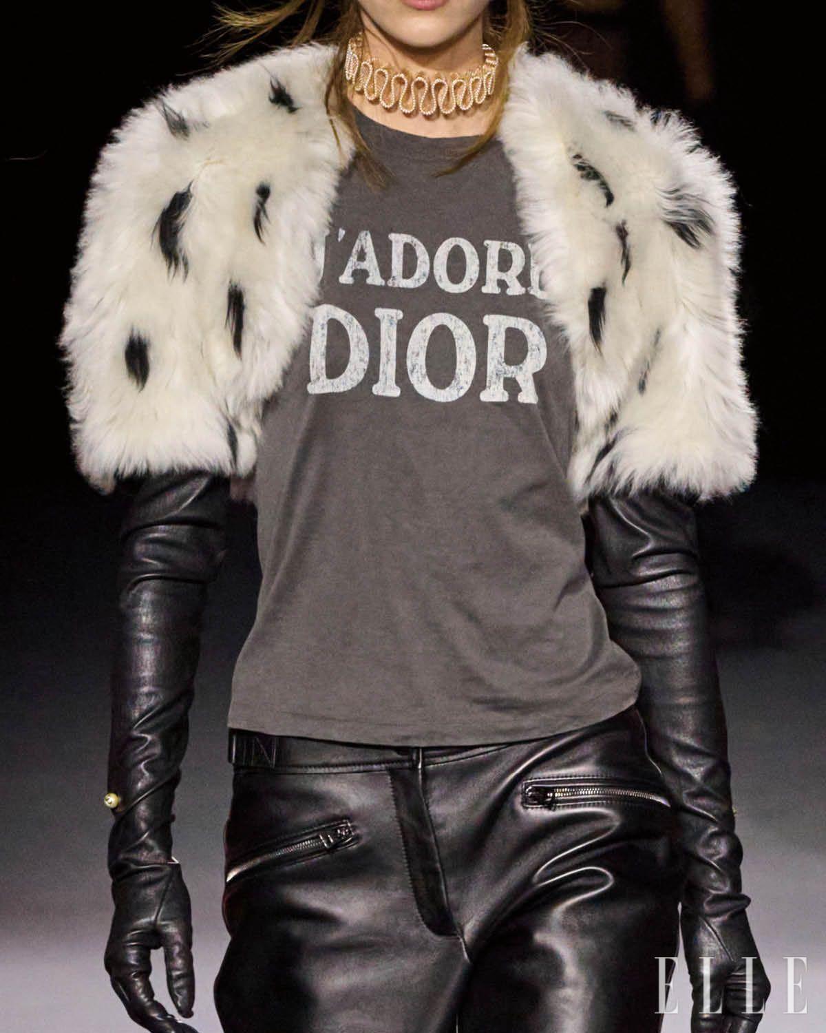 존 갈리아노 시절, 디올의 상징적 문구였던 ‘J’ADORE DIOR’를 부활시킨 2025 F/W 시즌 디올. 