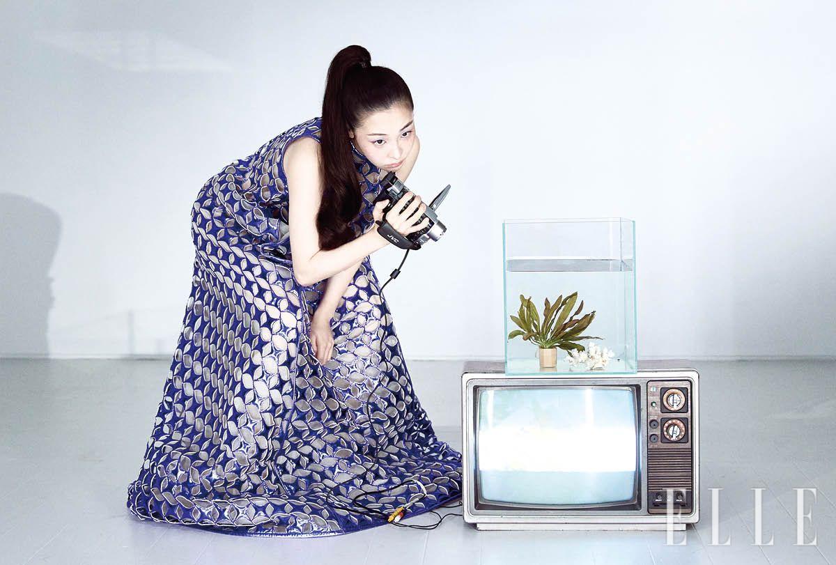 메탈릭 롱 드레스는 Jaden Cho.