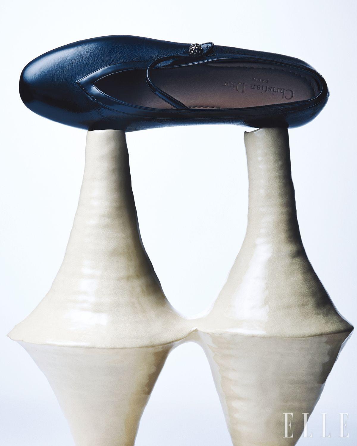 발레리나 플랫 슈즈는 Dior. 