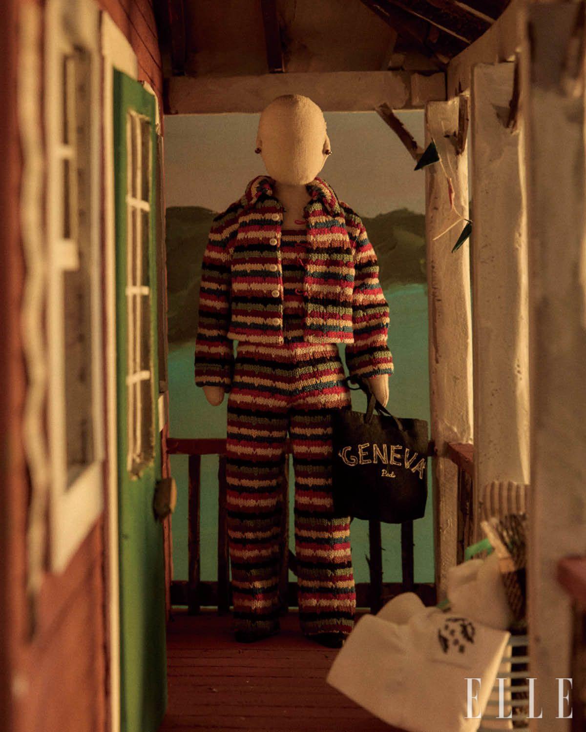 인형극으로 연출한 2025 F/W 컬렉션 ‘The Expressionist’.