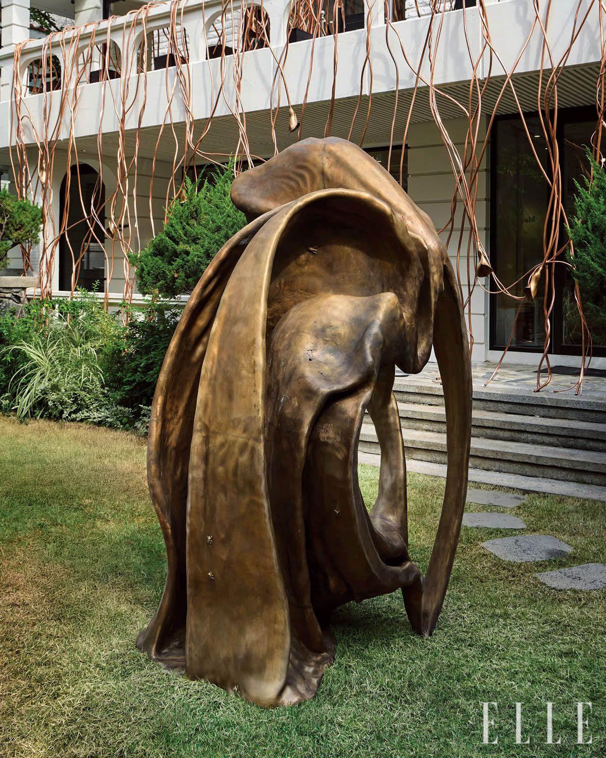 메종 마르지엘라가 설치미술 전시를 선보였던 서울 스토어.