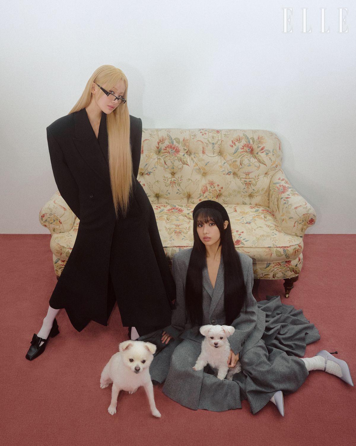 벨이 입은 오버사이즈 롱 코트는 H&M Glenn Martens. 보 장식 펌프스는 Shushu/Tong. 안경은 Miu Miu. 스타킹은 스타일리스트 소장품. 나띠가 입은 그레이 블레이저와 스커트는 모두 Ami. 메리 제인 슈즈는 Shushu/Tong. 양말과 헤어밴드는 모두 스타일리스트 소장품.