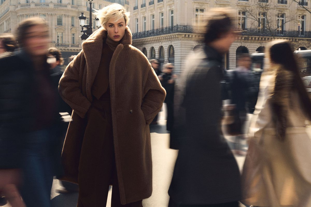 막스마라 2025 ‘타임, 테일러드’ 캠페인, 테디베어 아이콘 코트