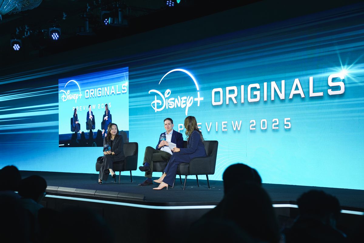 디즈니+ 오리지널 프리뷰 2025 글로벌 및 아태지역 리더쉽 토크 세션에 나선 임원들