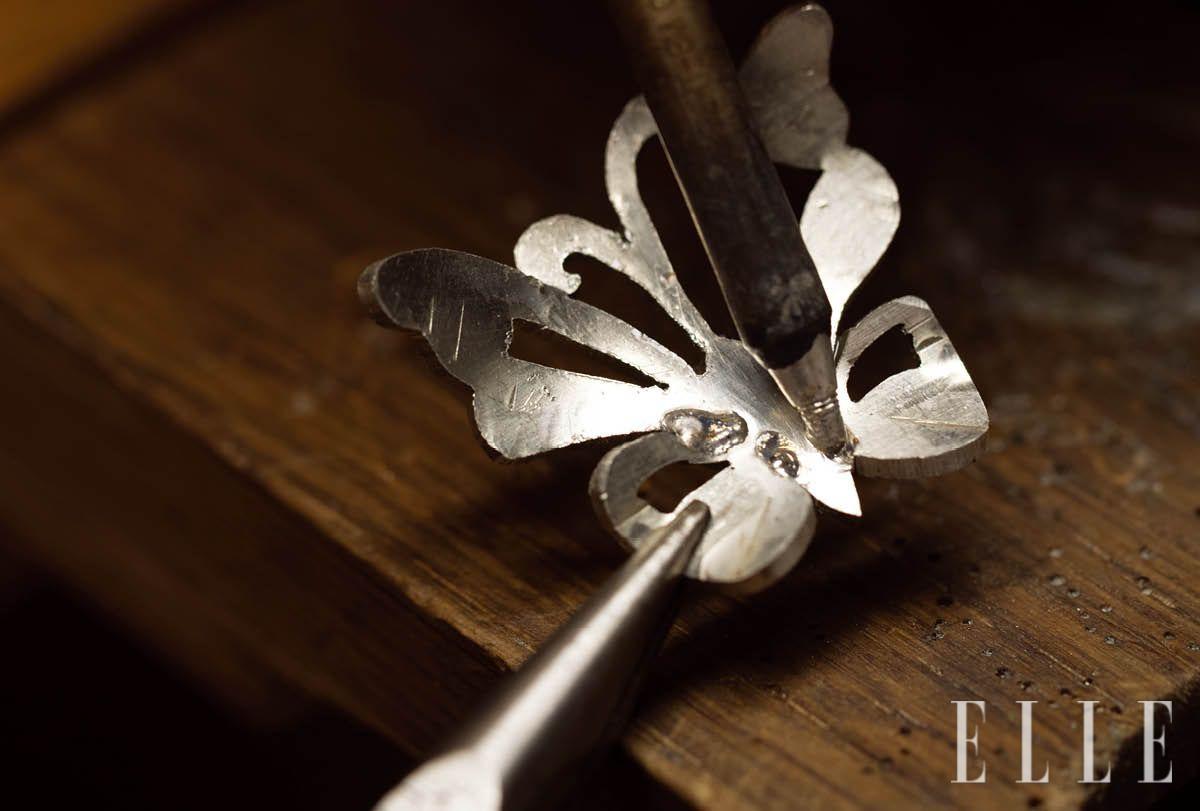 얇은 주석을 사용한 목업 제작 과정.