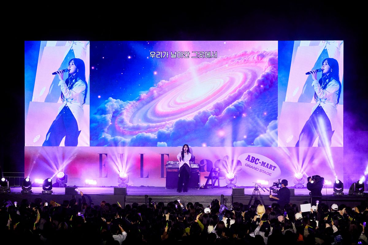 엘르 스테이지 무대에 오른 권진아.