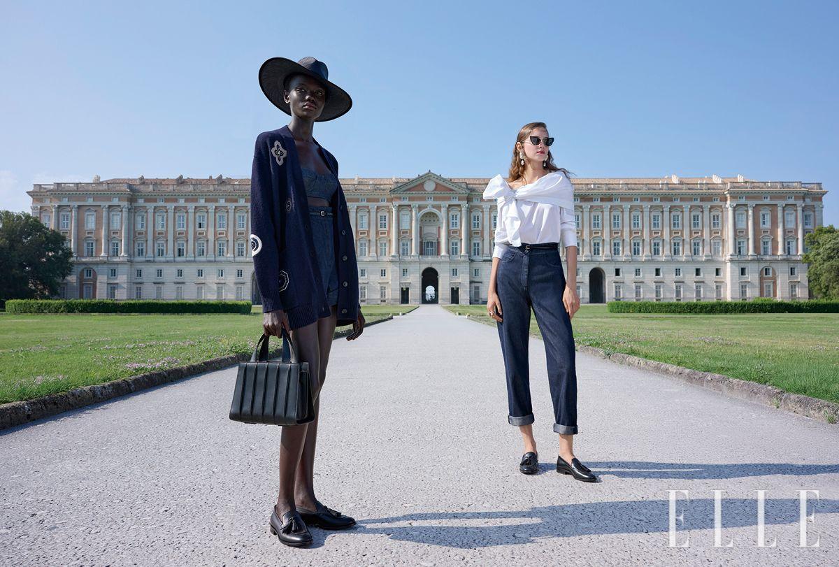 레지아 디 카세르타를 배경으로 선 ‘비바 베네레 베수비아나’ 리조트 컬렉션 룩을 입은 모델들. 