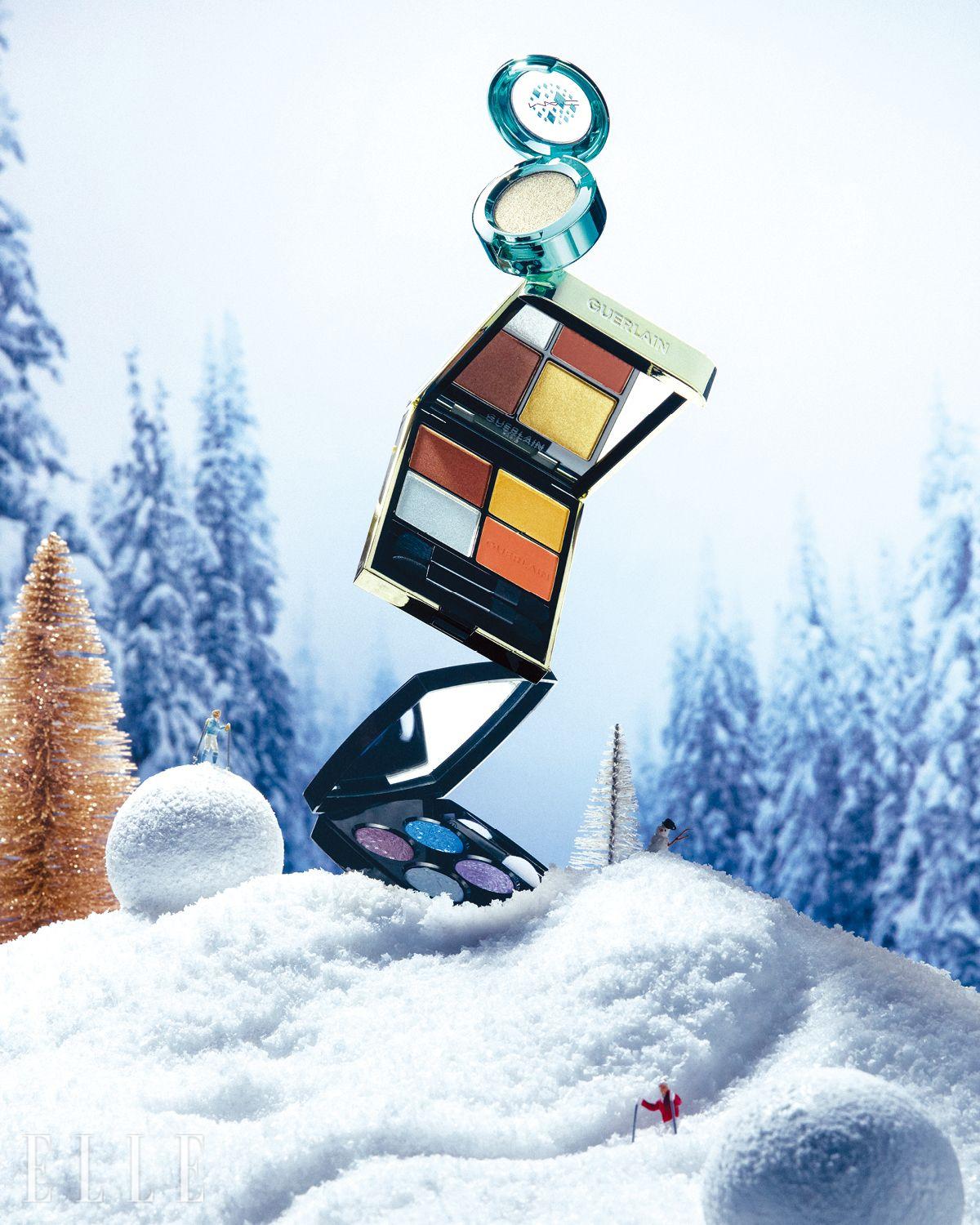 (위부터) 한두 번의 터치로 ‘끝판왕’ 급의 영롱함을 느낄 수 있는 고광택 아이섀도는 토프 베이지빛 컬러를 지녔다. 대즐 기프트 컬렉션 젤리 샤인 아이섀도우, 4만5천원대, M·A·C. 웜 골드와 실버, 브라운 등 매혹적인 네 가지 셰이드로 구성된 섀도 팔레트. 종이접기를 뜻하는 ‘오리가미’에서 영감받은 패키지가 특징이다. 2025 홀리데이 메이크업 컬렉션 옹브르 G 섀도우, 520 스텔라 글로우, 13만2천원, Guerlain. 시머리한 퍼플 실버와 아쿠아 블루, 새틴처럼 부드러운 라벤더 컬러 그리고 매트한 블루 그레이 톤이 담겨 있어 밤하늘의 신비로움을 두 눈에 펼쳐주는 레 꺄트르 옹브르, 97 뉘 아스트랄, 10만2천원, Chanel.