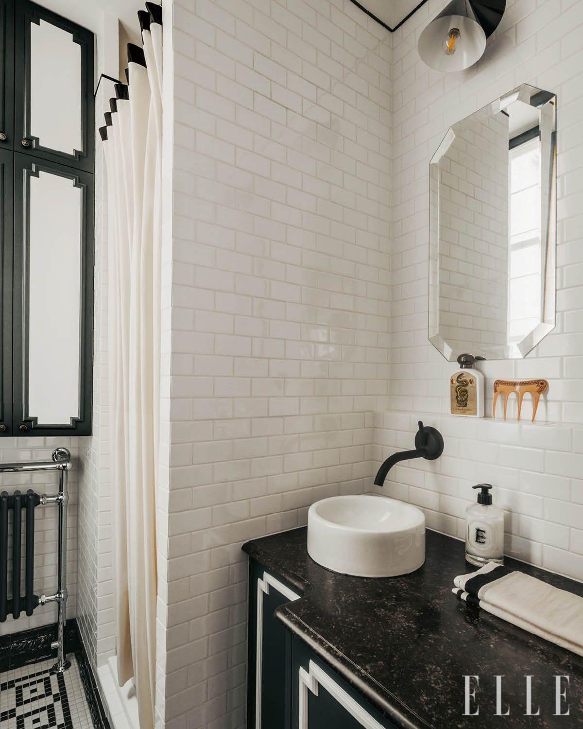 작은 규모의 화장실도 분위기를 포기할 수 없다.