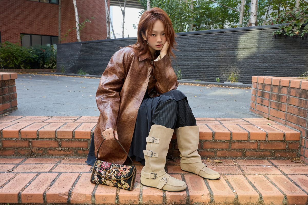 발렌티노 가라바니 드 베인백을 맨 인플루언서 신혜정