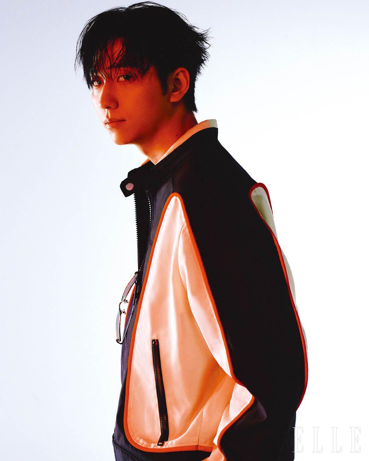 건일이 입은 라이더 재킷은 Diesel. 선글라스는 Gentle Monster. 팬츠는 Ajobyajo.