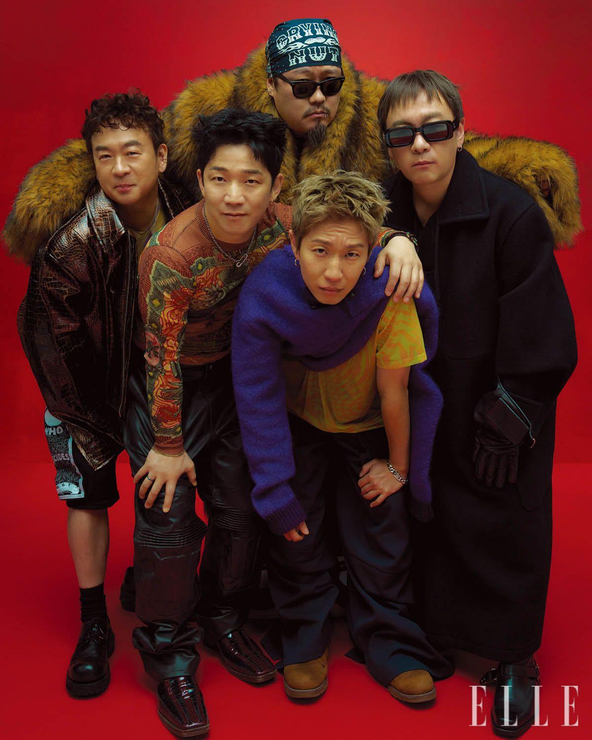(왼쪽부터) 김인수가 입은 퍼 코트는 Pièces Uniques. 슈즈는 스타일리스트 소장품. 헤드 스카프와 선글라스, 팬츠는 모두 모델 소장품. 이상면이 입은 프린트 톱은 Kiko Kostadinov. 데님 쇼츠는 Who Decides War. 레더 재킷과 슈즈는 모두 스타일리스트 소장품. 박윤식이 입은 프린트 톱은 Mugler. 니트는 Andersson Bell. 팬츠는 Namesake. 슈즈는 Timberland. 한경록이 입은 프린트 톱은 Jean Paul Gaultier. 레더 팬츠는 Juntae Kim. 슈즈는 스타일리스트 소장품. 이상혁이 입은 코트는 Lemaire. 팬츠는 Steppa. 슈즈는 Toga Virilis. 글러브는 Maison Margiela. 선글라스는 스타일리스트 소장품.