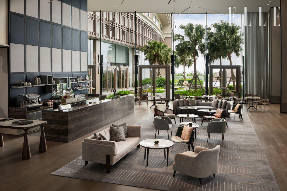 리셉션을 비롯해 다채로운 식음료를 선보이는 라운지.