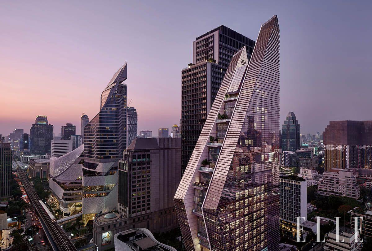 합장하는 손의 형태에서 영감을 받은 건축물 외관. 