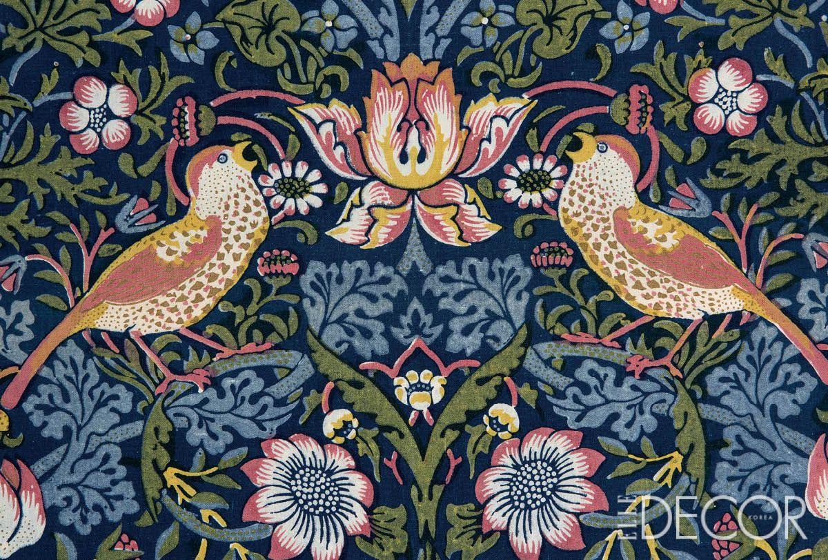 윌리엄 모리스의 1883년 디자인이다.