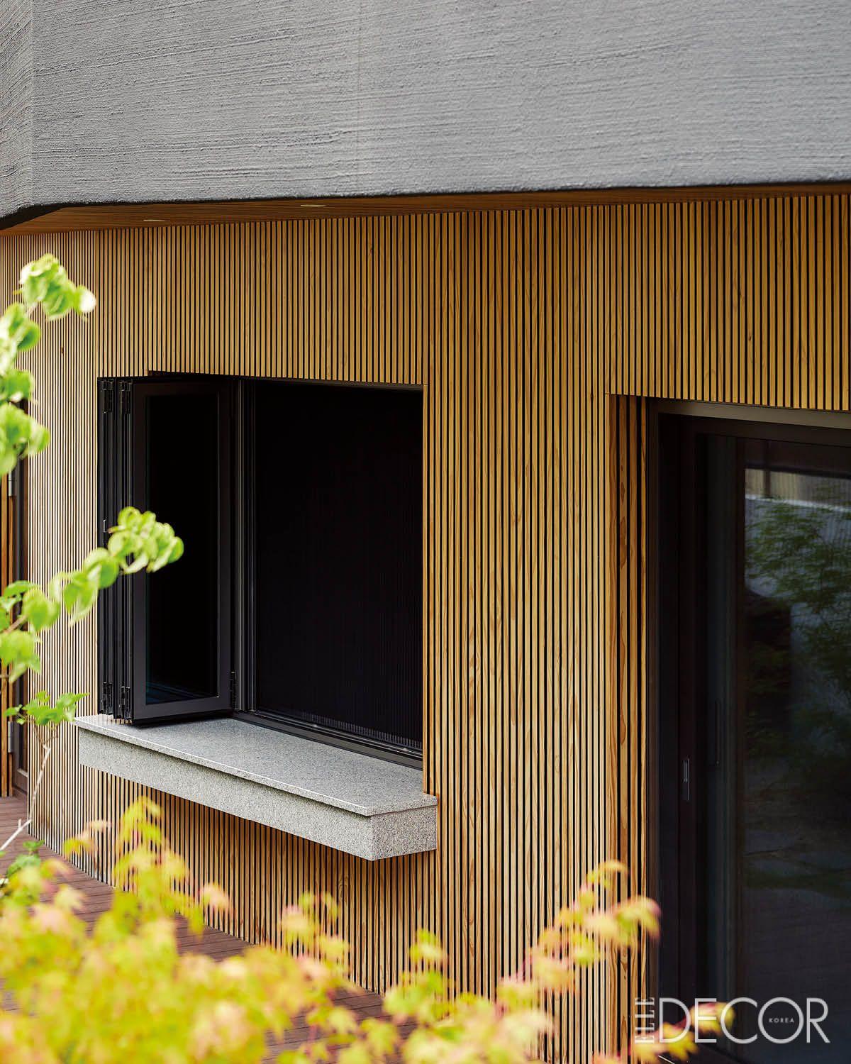 히든 도어를 활용해 벽면과 일체감 있게 설계함으로써 시선의 흐름을 방해하지 않았다.