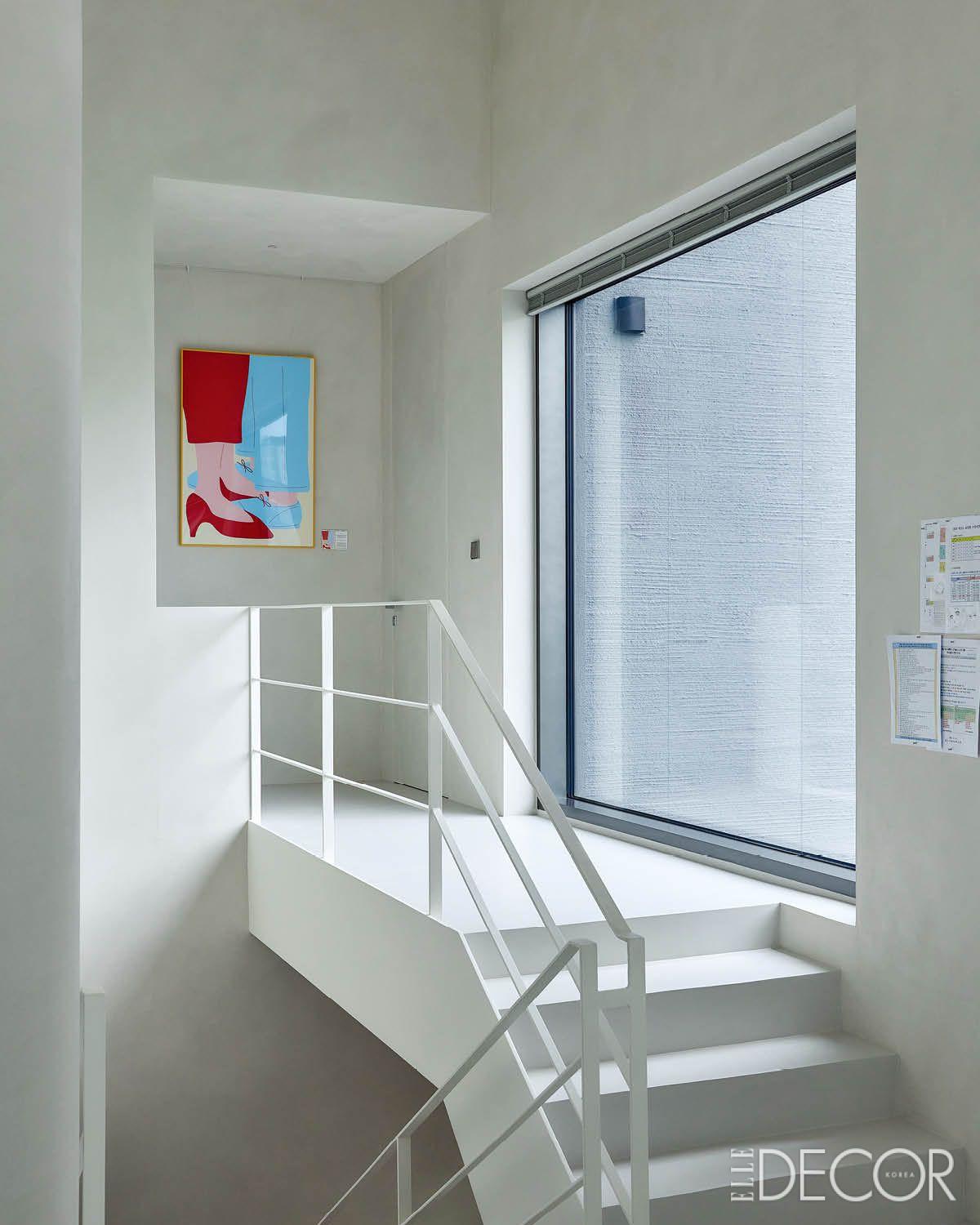 아이들 공용 거실에서 각자의 방으로 이어지는 계단. 