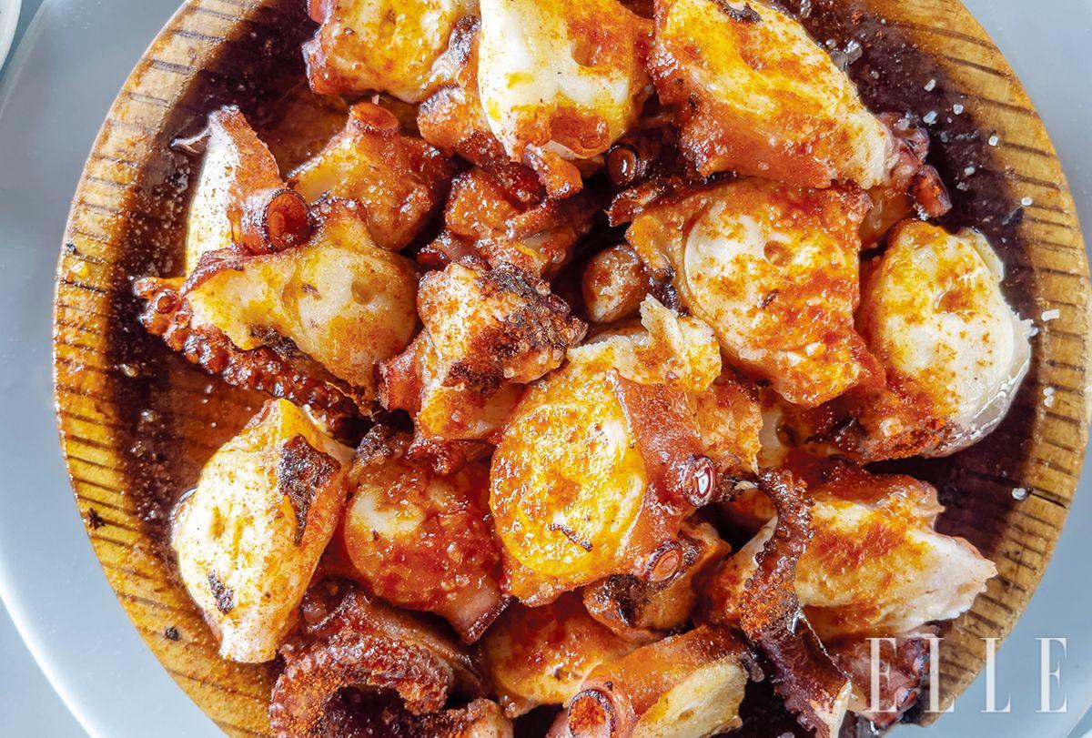 갈리시아 명물인 매콤한 문어요리. 